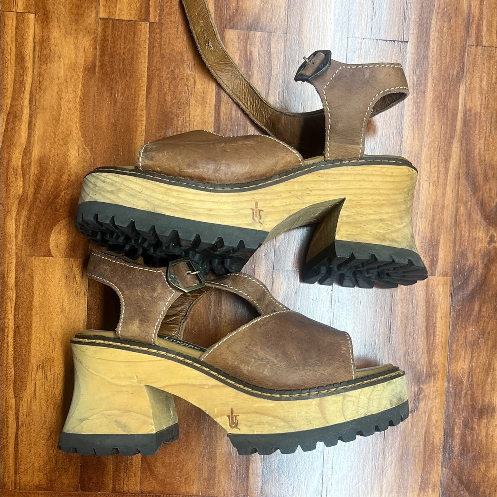 Stylish Brown Leather Platform Mules